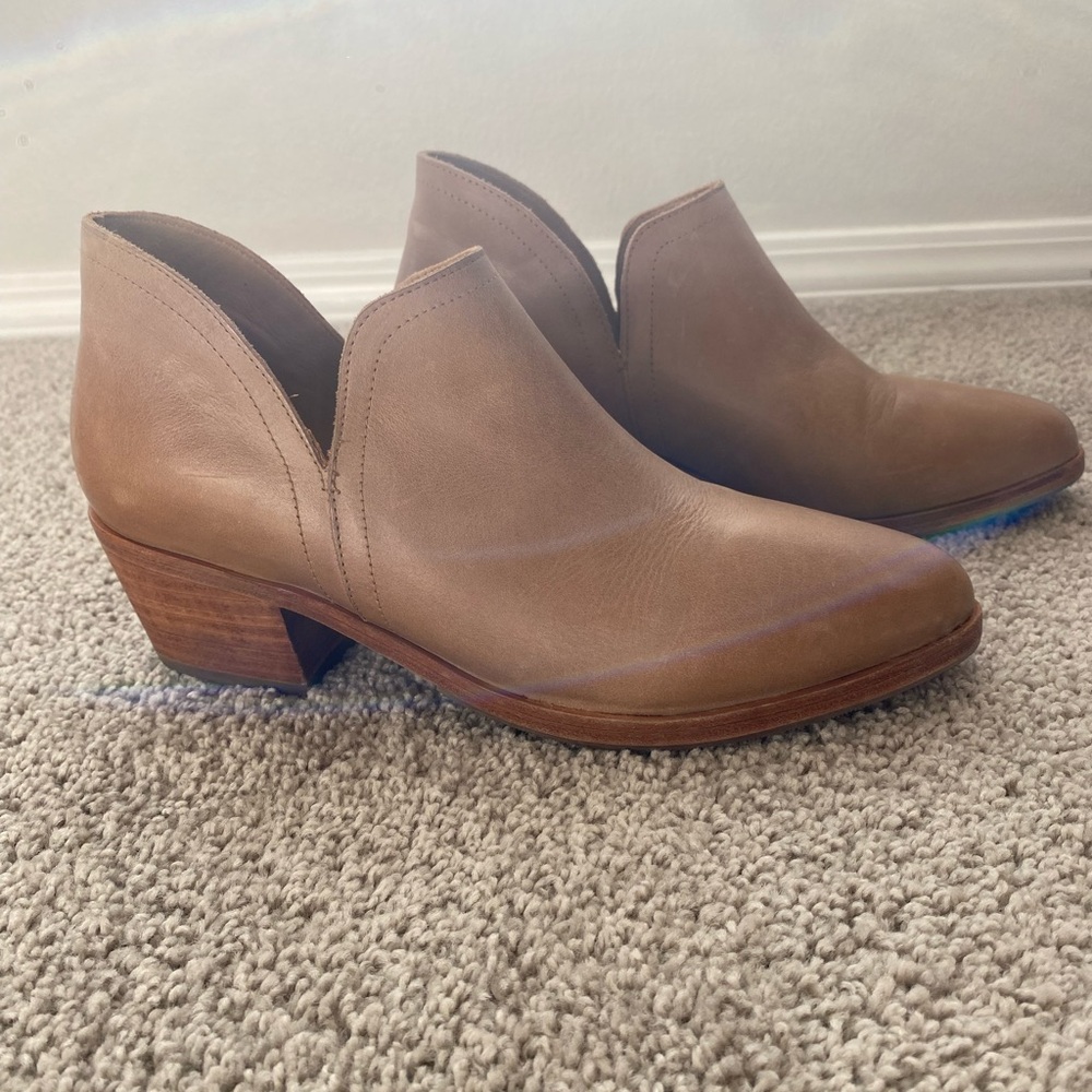 Nisolo Mia Everyday Tan Leather Ankle Booties | 8.5